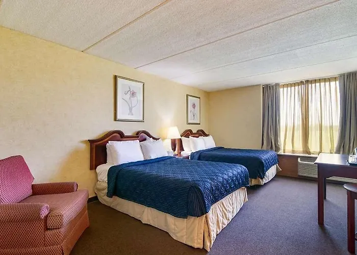 & Studio Hotel North Aurora