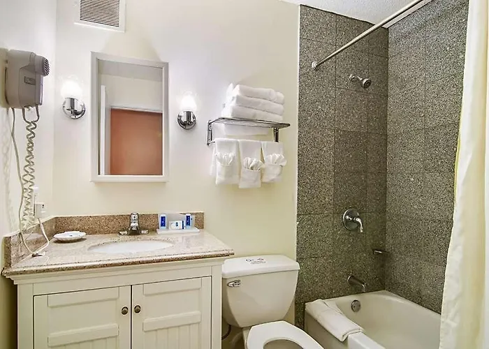 & Studio Hotel North Aurora